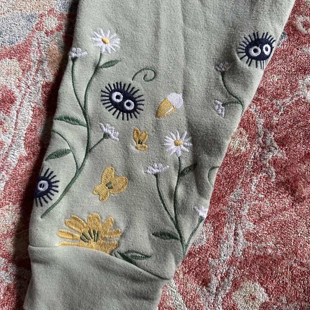 Embroidered Totoro Sweatshirt - Picture 4 of 5